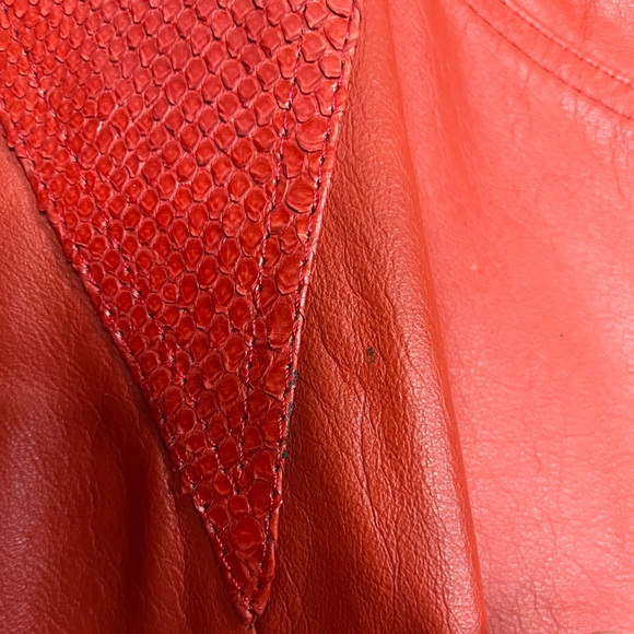 Vintage red leather skirt snakeskin print detail button snap slit - Picture 7 of 7